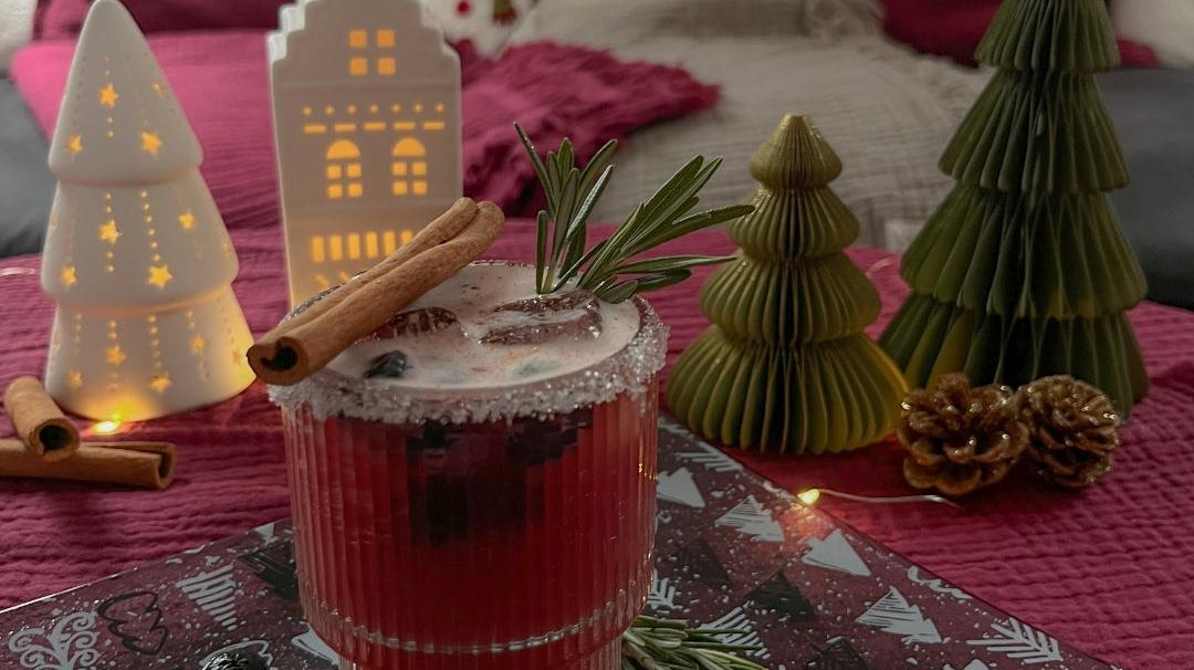 Weihnachtlicher Heidelbeer-Mocktail mit Zimt