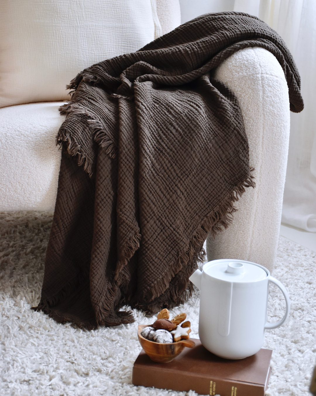 hutchputch_musselin_sofadecke_daniela_chocolate_dunkelbraun