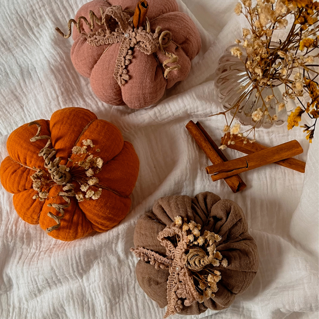 Herbstliches DIY: Stoff-Kürbisse selber basteln!
