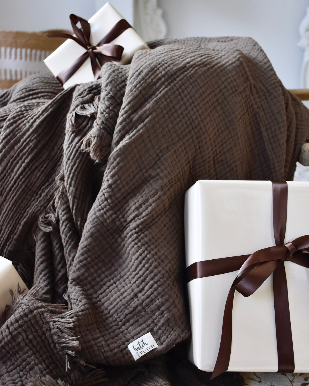 hutchputch_musselin_sofadecke_daniela_chocolate_dunkelbraun