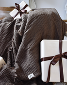 hutchputch_musselin_sofadecke_daniela_chocolate_dunkelbraun