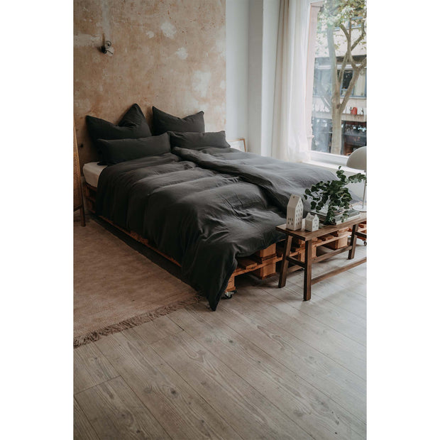 Musselin-Bettwäsche Farbe Anthrazit Moodbild Bett und Deko